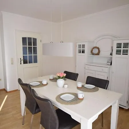 Whispers Modern Retreat * Garding